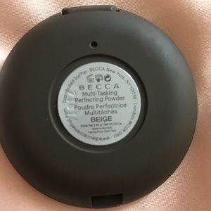 Becca face powder in BEIGE